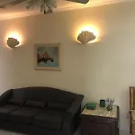 Apartamento na Praia de Pitangueiras-Guarujá à 50mt da praia e comércio perto