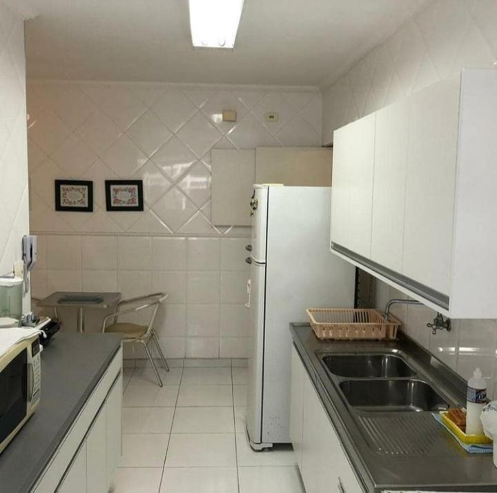 Apartamento Na De Pitangueiras-guaruja A 50mt Da E Comercio Perto